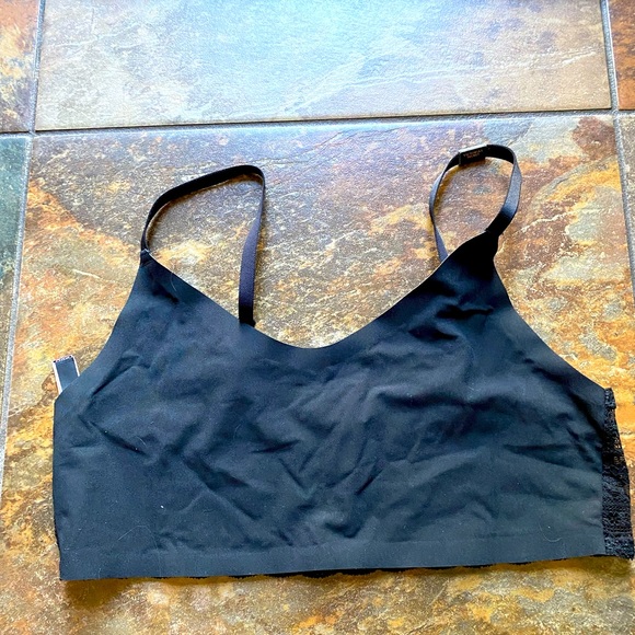 NWT. Victoria’s Secret Pink bralette in black. - Picture 2 of 3